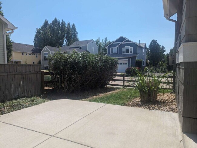 Building Photo - Desirable West Longmont Home!
