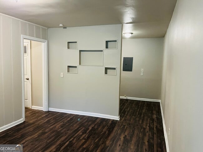 Building Photo - 6102 E Fayetteville Dr