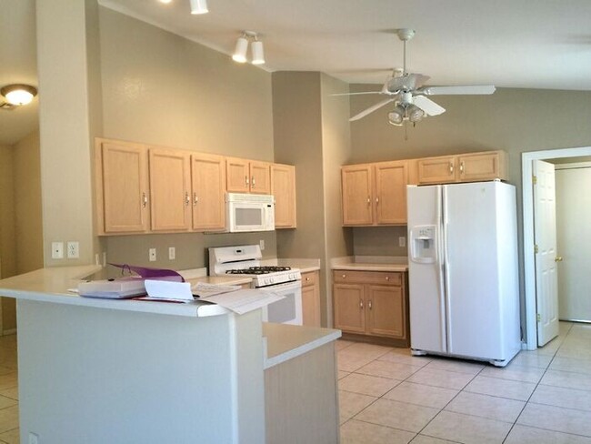 Building Photo - Carry Over Showing: This property has been...