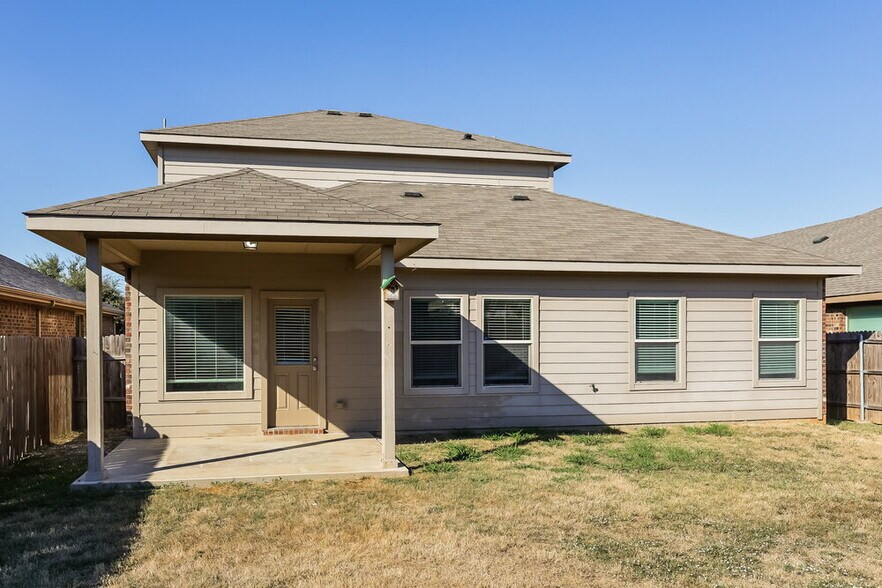 Building Photo - 1720 Kings Glen Ln