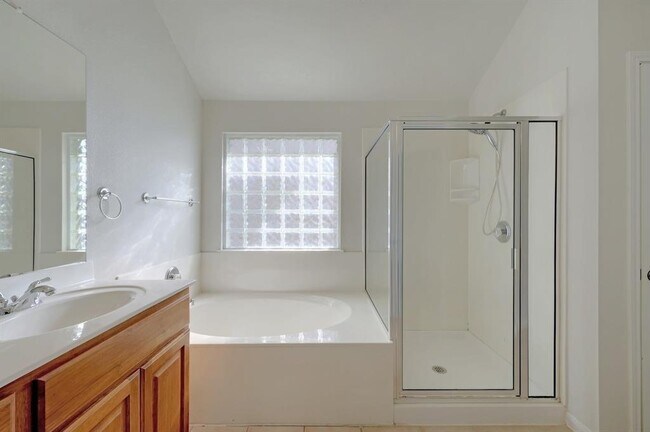 Building Photo - 917 Old Wick Castle Way