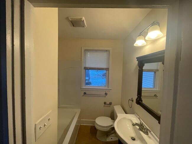 Building Photo - 290 Hilldale Ave