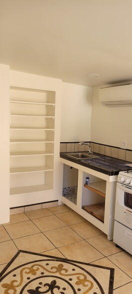 Building Photo - 1430 Peach Ave