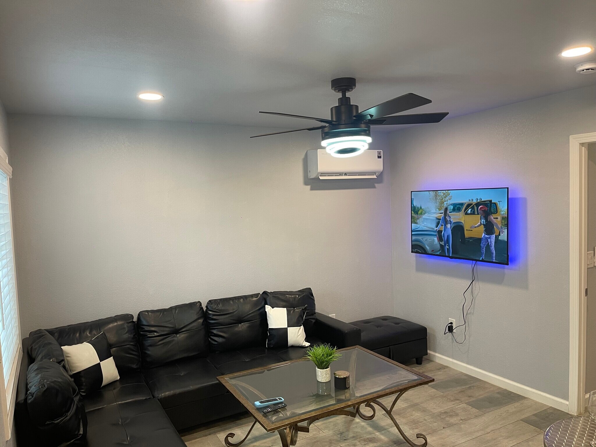 Building Photo - 2529 Crommelin Ave