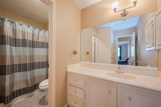 Building Photo - 12231 Carriage Hill Dr