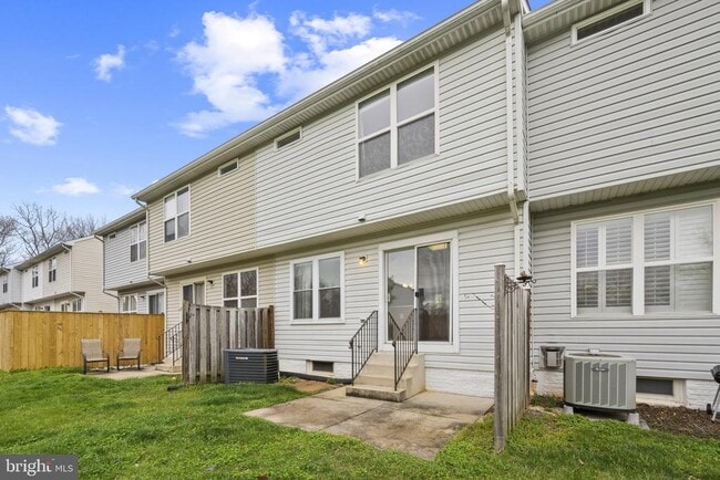 Building Photo - 703 Horse Chestnut Ct