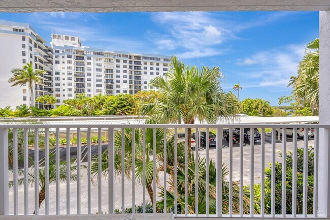 Building Photo - 3901 S Flagler Dr