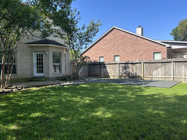 Building Photo - $350 OFF FIRST MONTH'S RENT IF YOU MOVE IN...