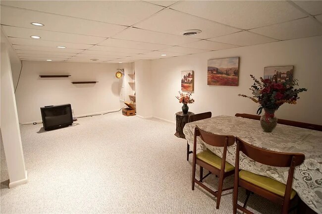 Building Photo - 2312 Perricrest Dr