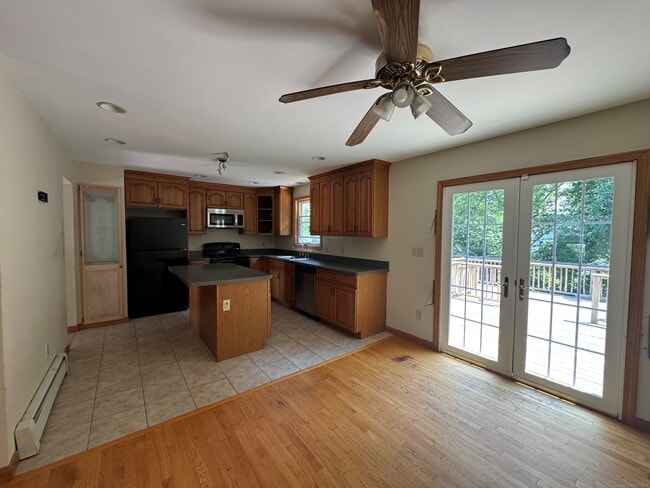 Building Photo - 753 Evergreen Ave