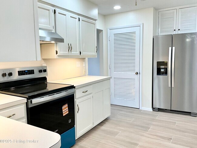 Building Photo - 7913 Greenway Dr