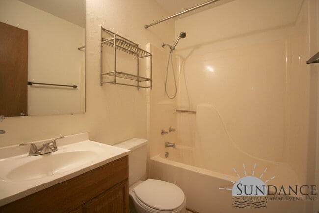 Building Photo - Nice 3 Bedroom Home Close to Both Bases