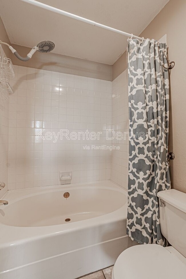 Building Photo - 1099 S Walden Way
