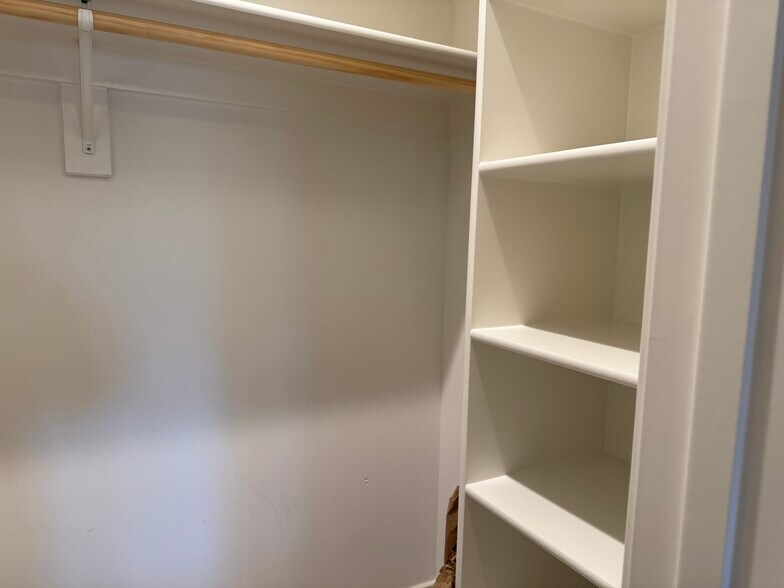 Building Photo - 8504 Meadowlark Ln