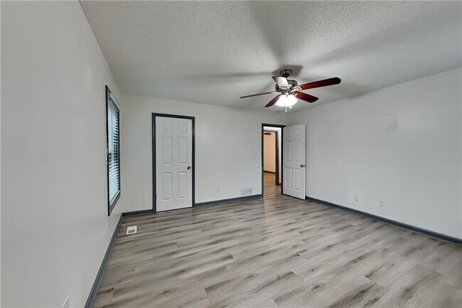 Building Photo - 5406 Jamestowne Dr