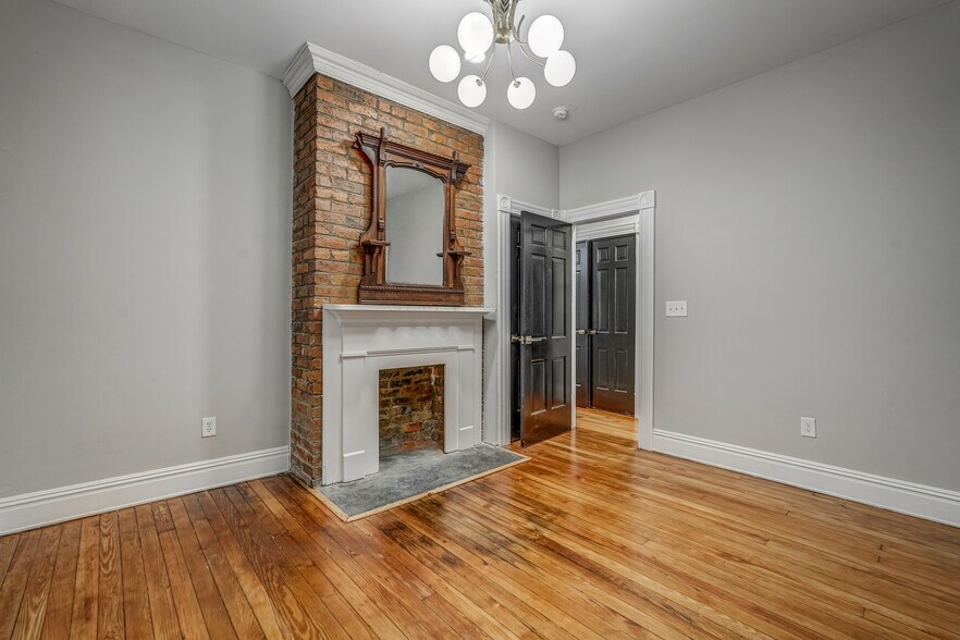 Building Photo - 3513 E Clay St