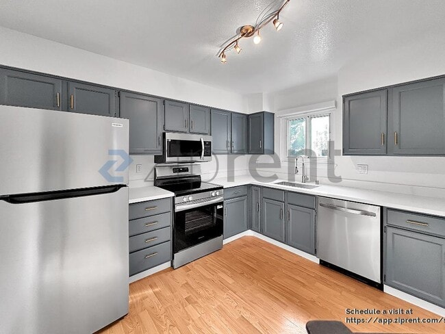 Building Photo - 320 Barbara Ln