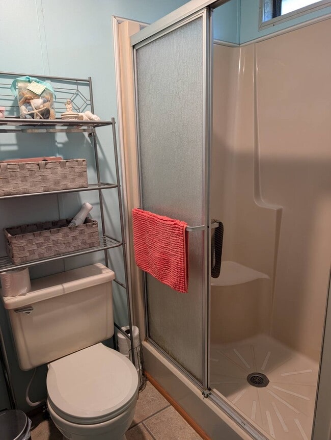 Building Photo - 280 Country Club Dr