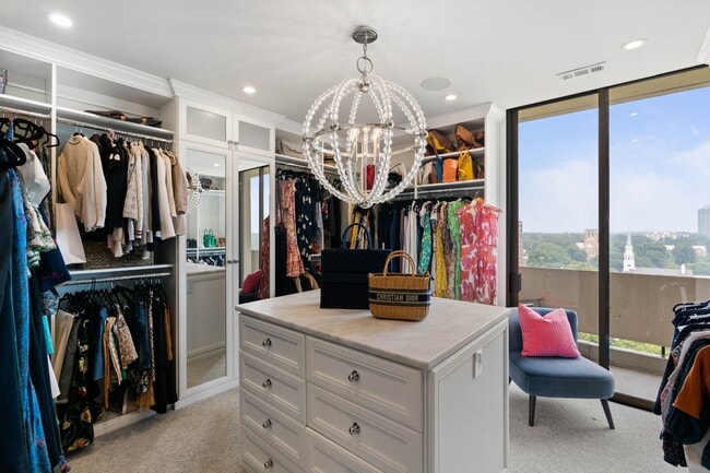 Building Photo - 2575 Peachtree Rd NE