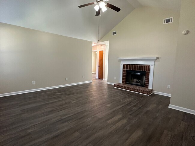 Building Photo - Woodlake - Richmond