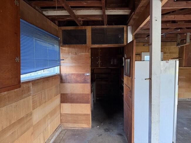 Building Photo - 3525 River Rd