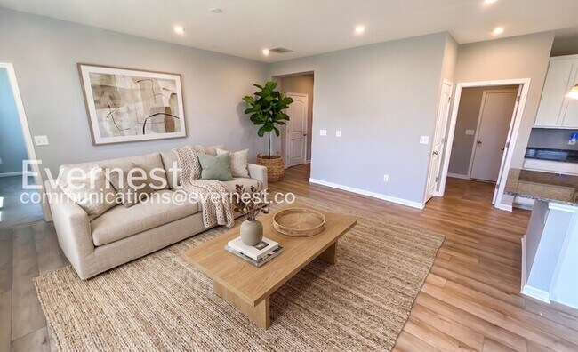 Building Photo - 3 Bed/2 Bath Home with Garage / Pet-Friendly / Vouchers Accepted / Available Now!