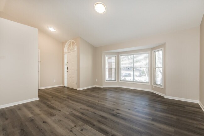 Building Photo - 4551 Oak River Cir