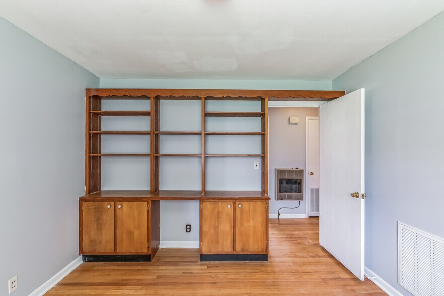 Building Photo - 363 Carnation St