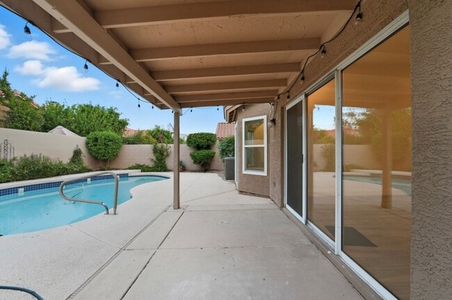Building Photo - Modern & Spacious 3 Bed 2 Bath Home in Nor...