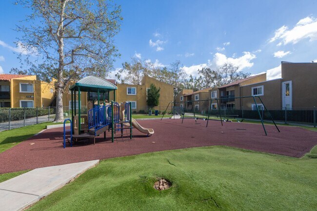 Building Photo - Move in Special: Spacious Downstairs Unit 3BR/2BA - 1/2 off FIRST Month Rent.