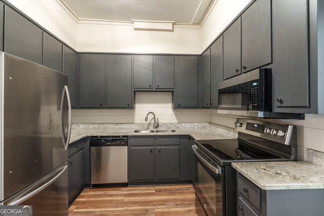 Building Photo - 243 Boulevard