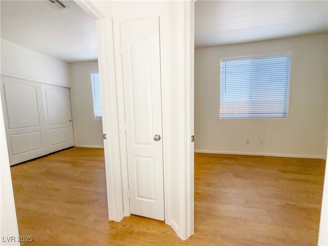 Building Photo - 10789 Muscari Way