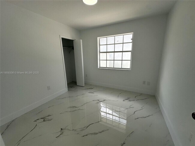 Building Photo - 17990 SW 135th Ave