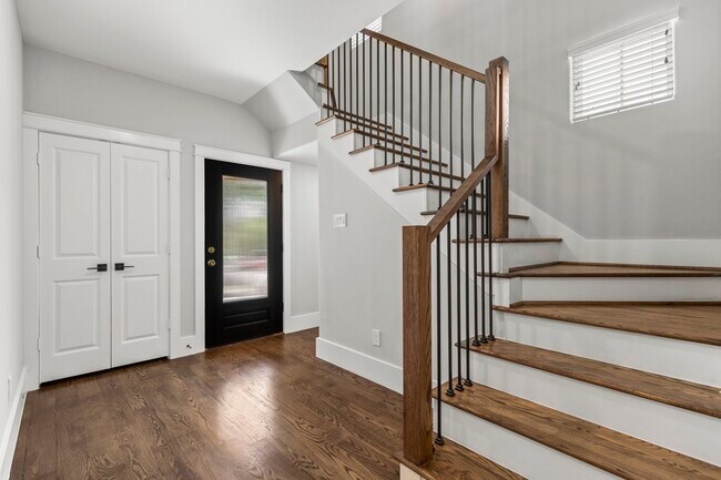 Building Photo - 1421 W 23rd St