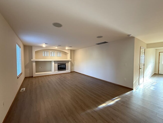 Building Photo - Newly Updated and Pet Friendly!