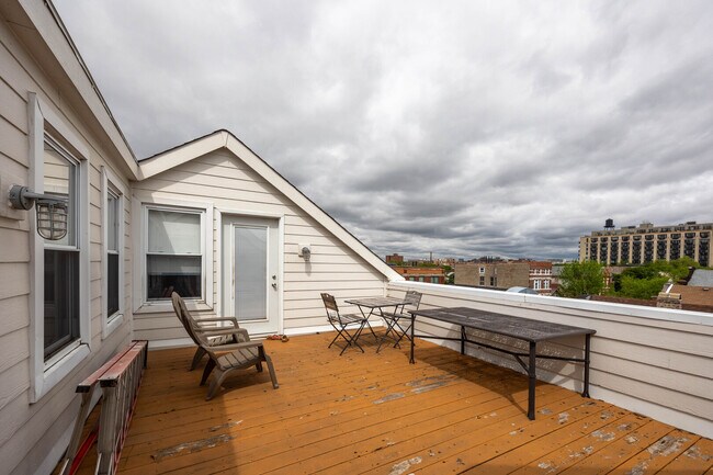 Building Photo - 1657 S Throop St