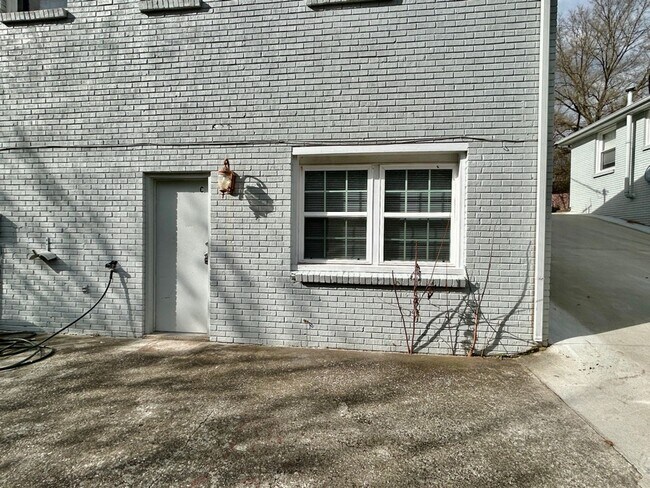 Building Photo - 4762 Trenton Dr