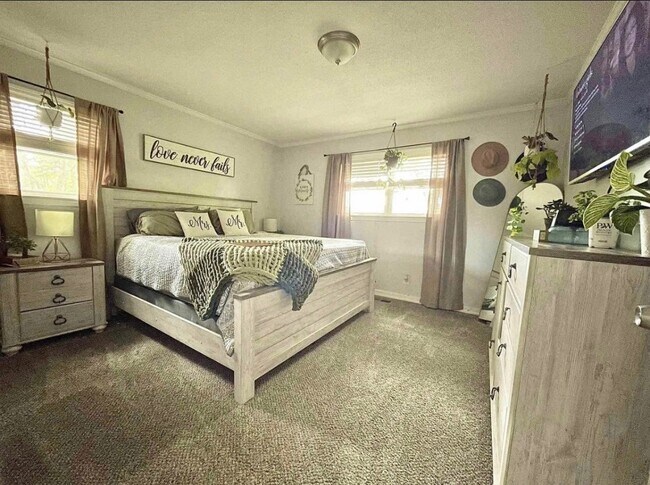 Building Photo - 40 Vandergrift Dr