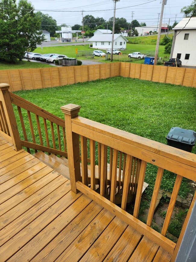 Building Photo - Beautifully Renovated Home Walkable to Downtown Dickson