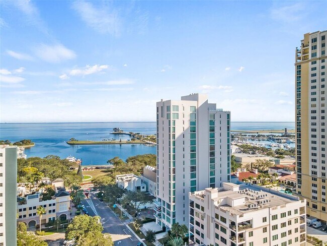 Building Photo - 176 4th Ave NE