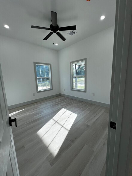 Building Photo - 982 Dundee Dr