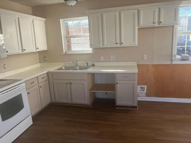 Building Photo - 301 NE 26th St