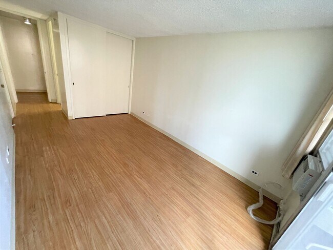 Building Photo - 2 Bedroom, 2 Bathroom w/ AC & INCLUDES ELE...