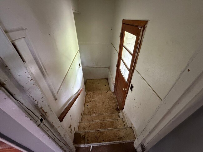 Building Photo - 912 Slosson St