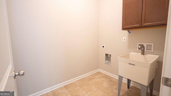 Building Photo - 3731 Ivy Lawn Dr NE