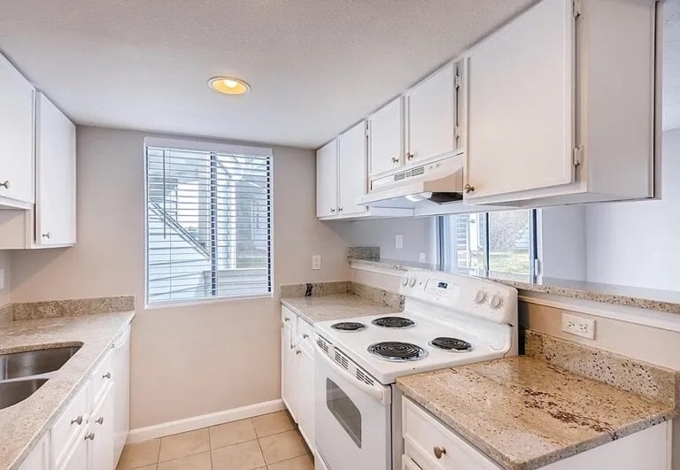 Building Photo - 17050 E Ford Dr
