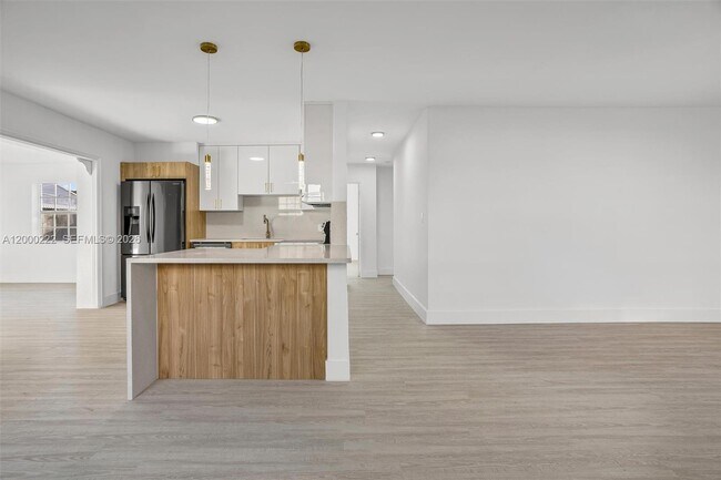 Building Photo - 6825 SW 12th St