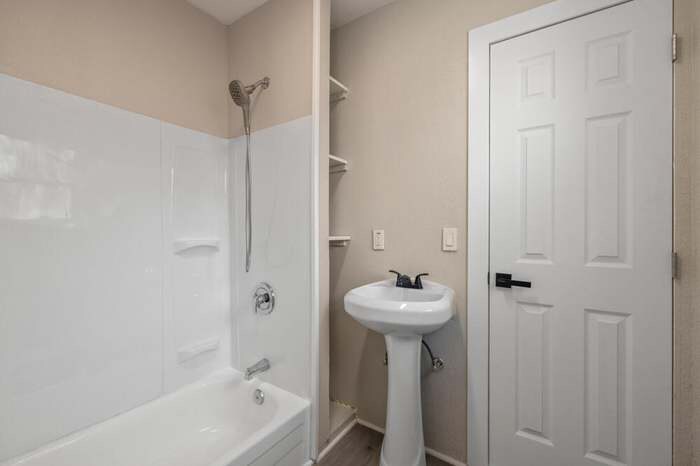 Building Photo - 1610 Division St