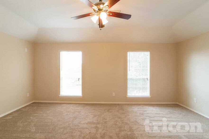 Building Photo - 3703 Bent Springs Ln