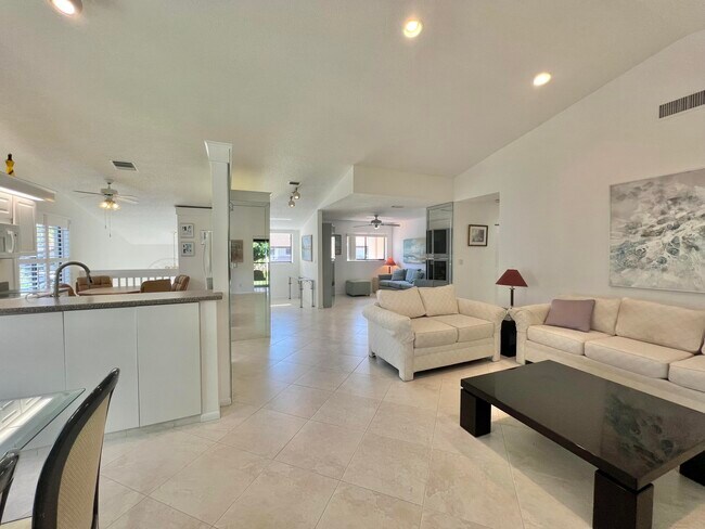 Building Photo - 10756 Bahama Palm Way